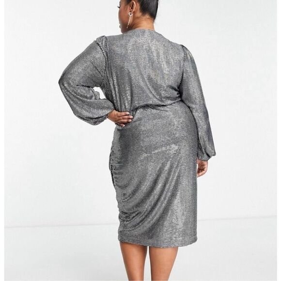NEW Lovedrobe Luxe Mirror Disc Wrap MIDI Dress Multi Sequin size 22 Silver - Picture 3 of 11